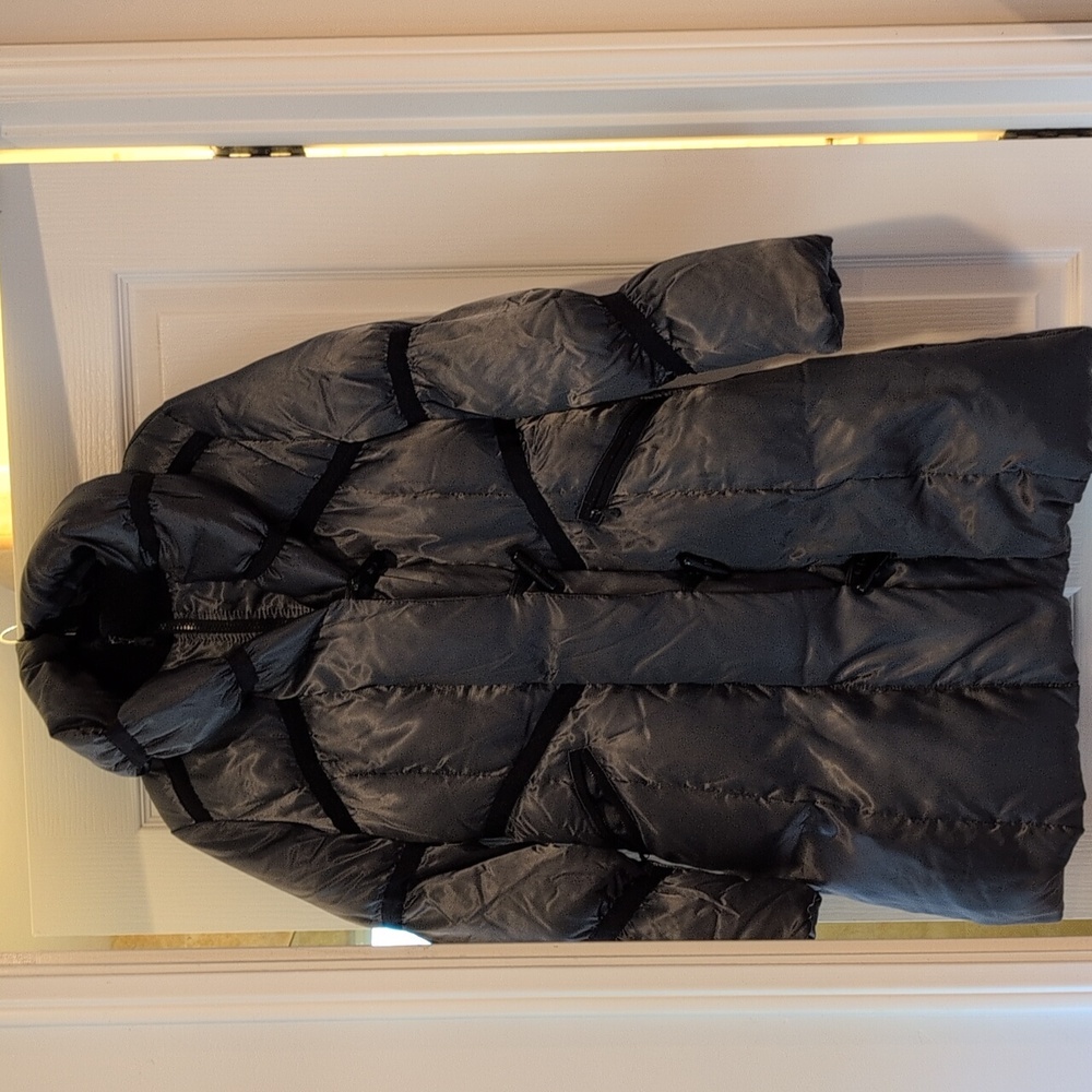 Stylish Black Puffer Coat 65 % Down 35% Feather